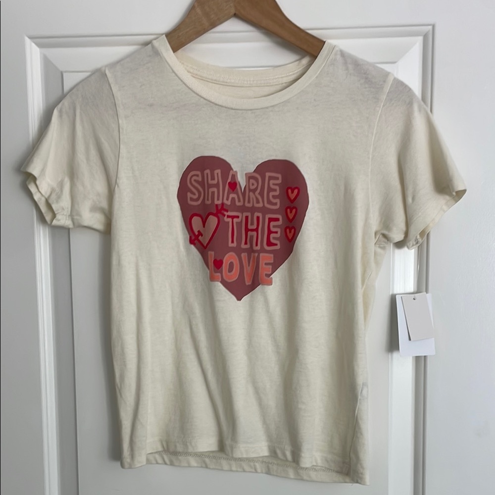 NWT Hi Res Cream Heart Graphic T-Shirt